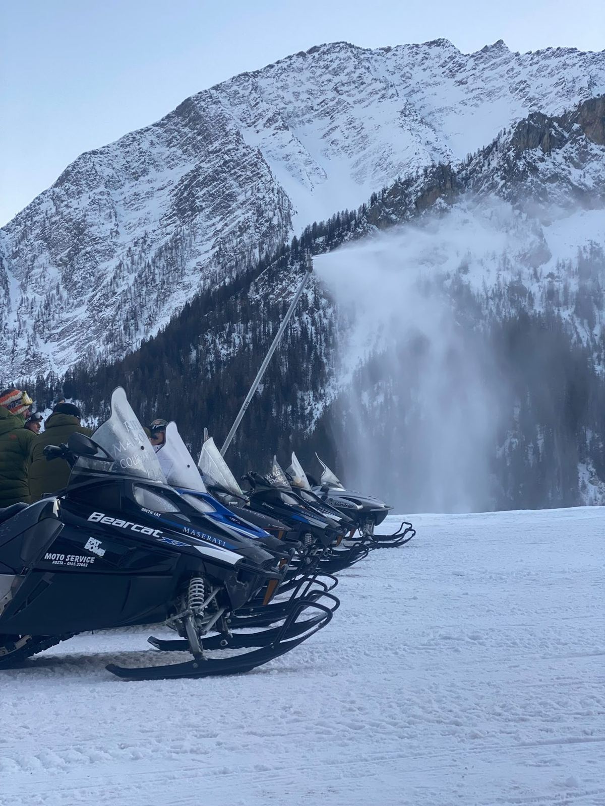 Motoslitte sulla neve a Plan Checrouit